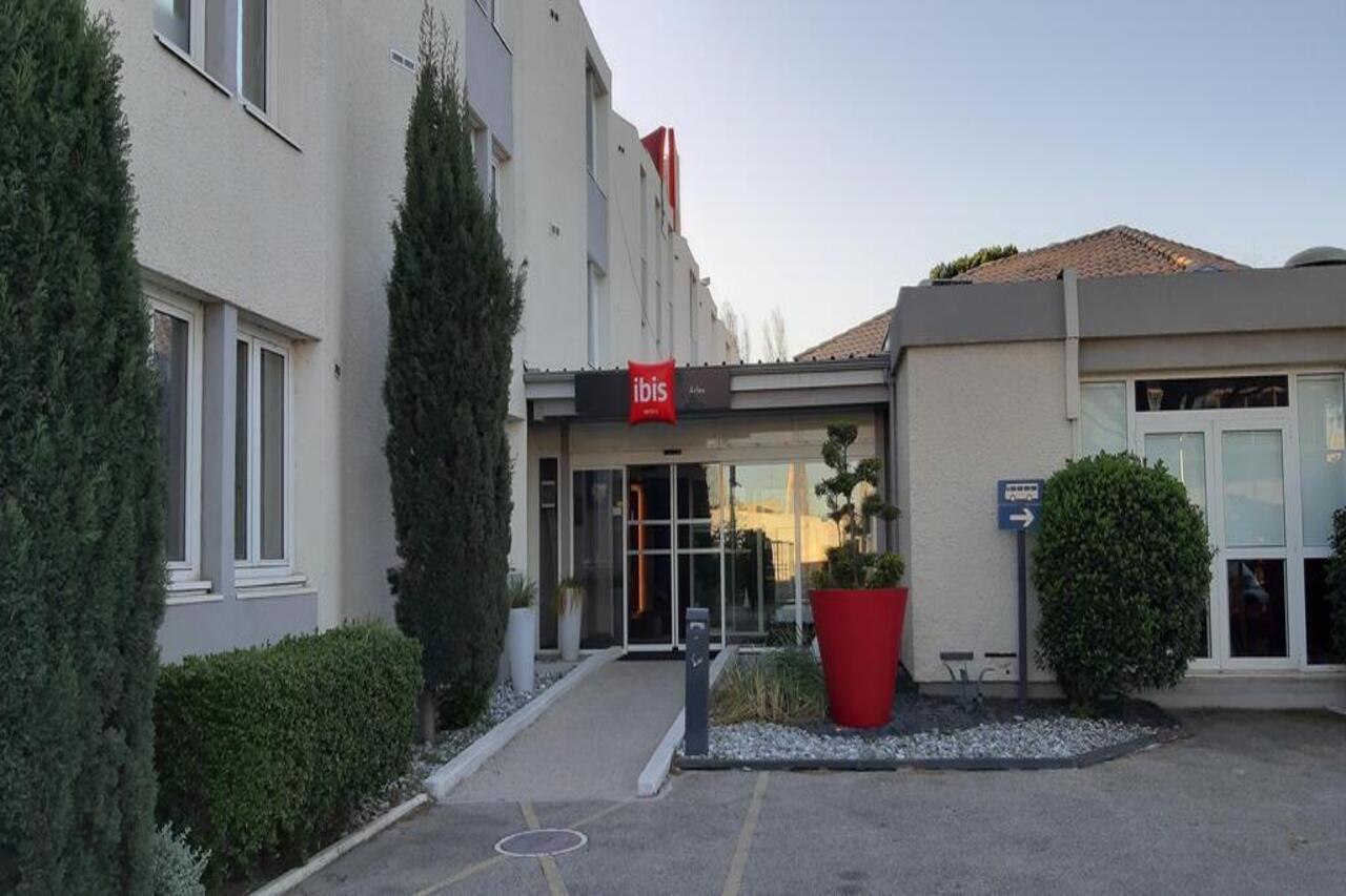 Hotel Ibis Arles Esterno foto