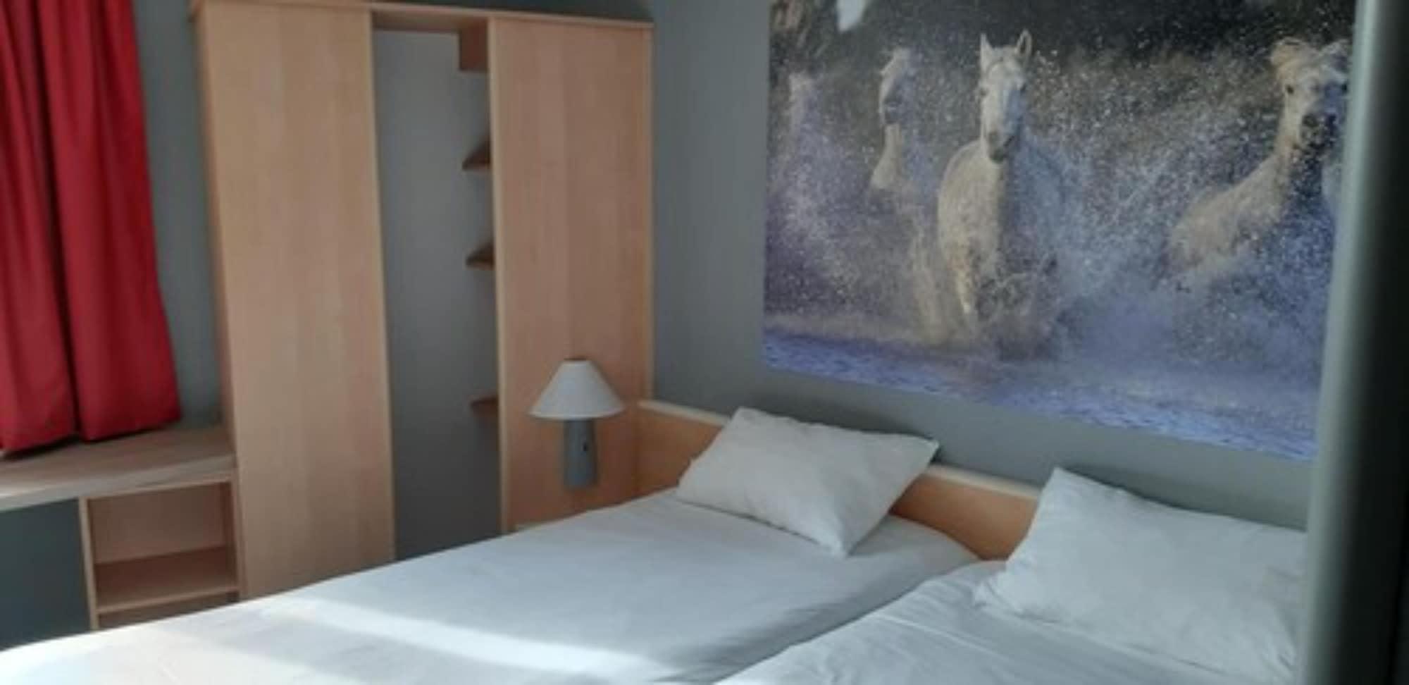 Hotel Ibis Arles Esterno foto