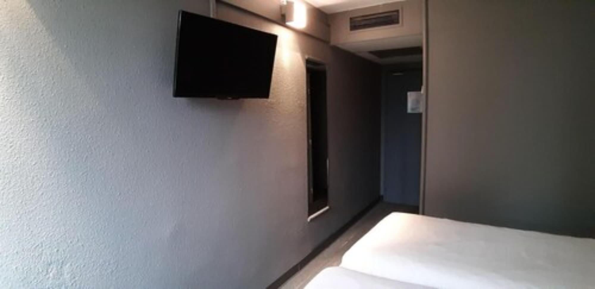 Hotel Ibis Arles Esterno foto