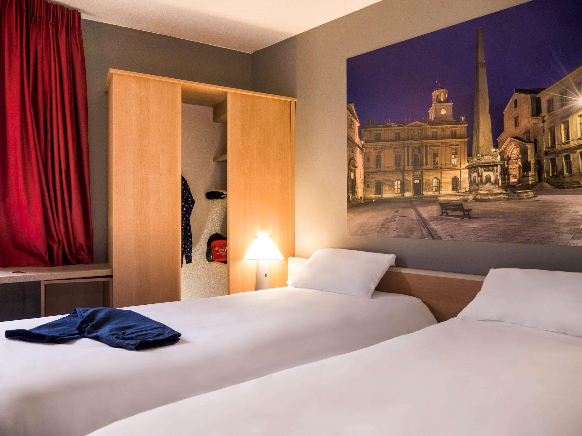 Hotel Ibis Arles Esterno foto