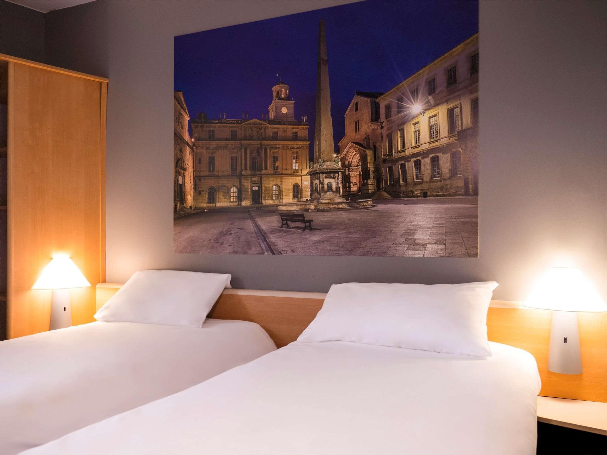 Hotel Ibis Arles Esterno foto