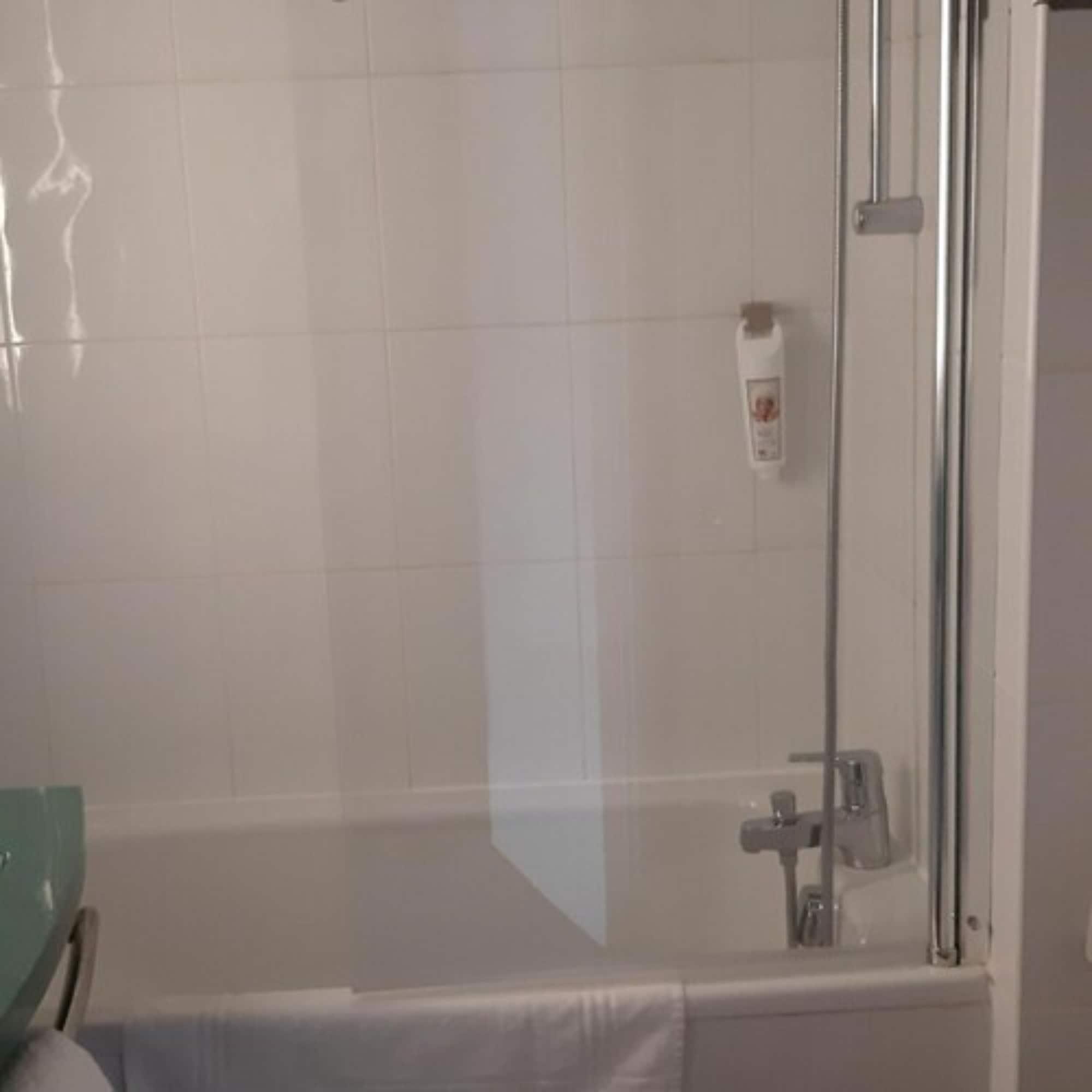 Hotel Ibis Arles Esterno foto
