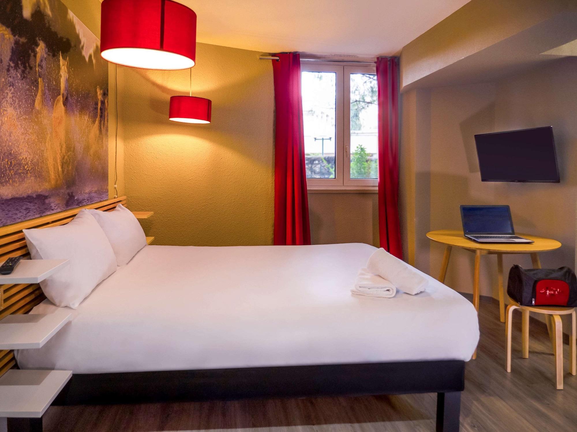 Hotel Ibis Arles Esterno foto