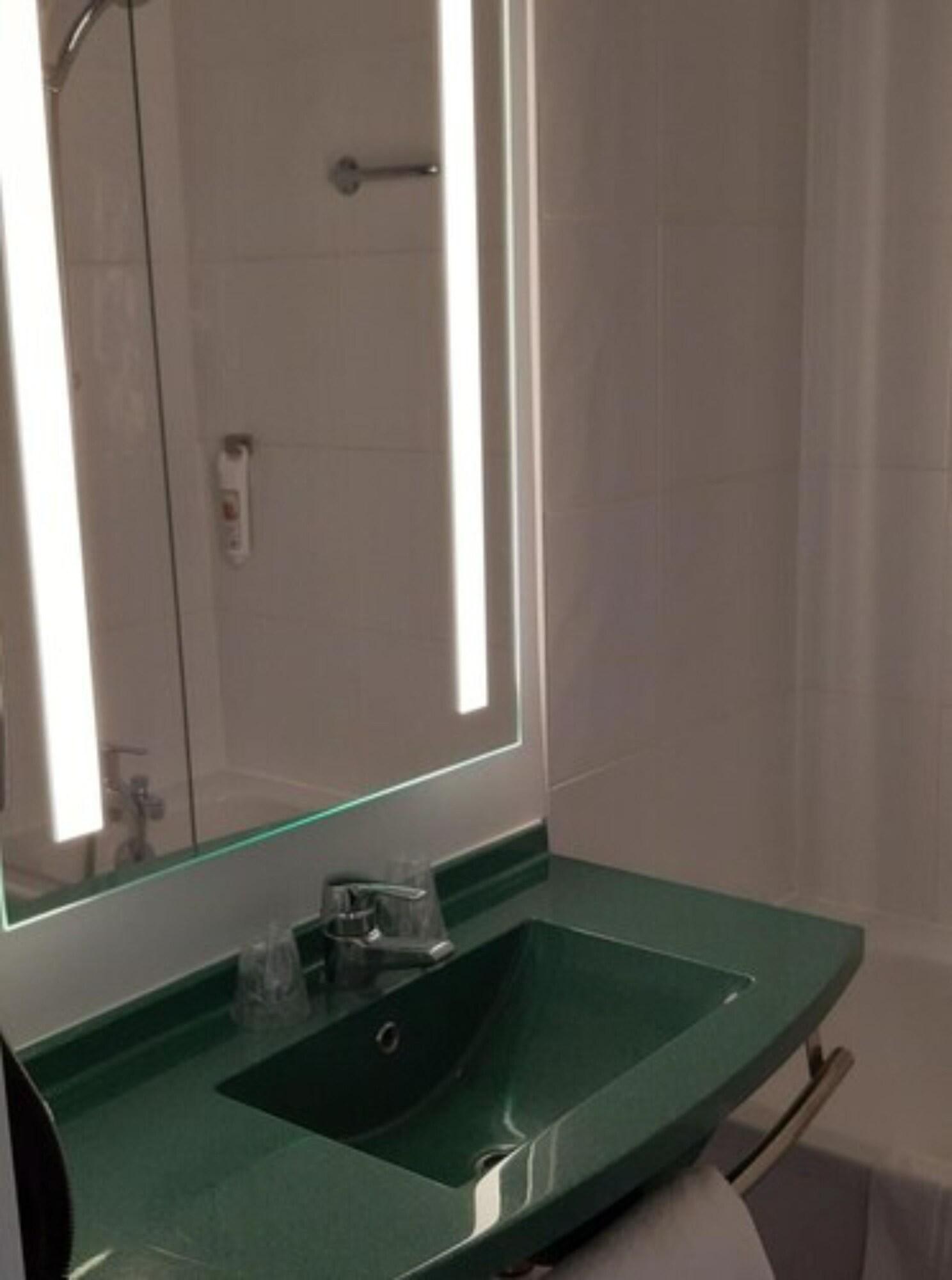 Hotel Ibis Arles Esterno foto
