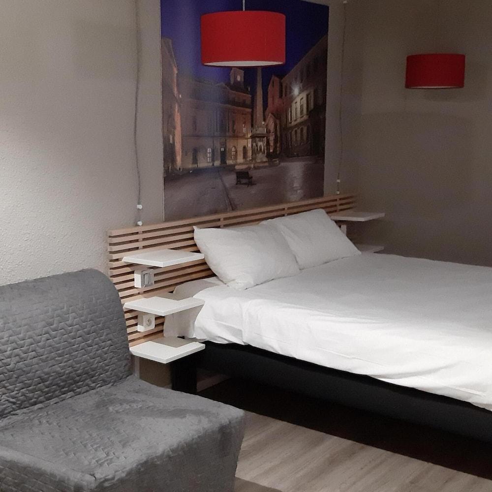 Hotel Ibis Arles Esterno foto