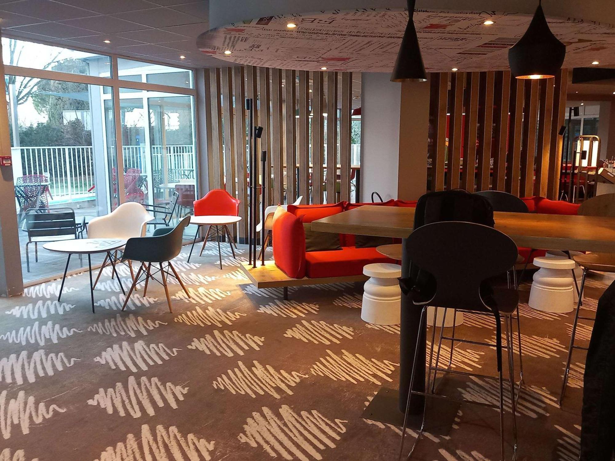 Hotel Ibis Arles Esterno foto