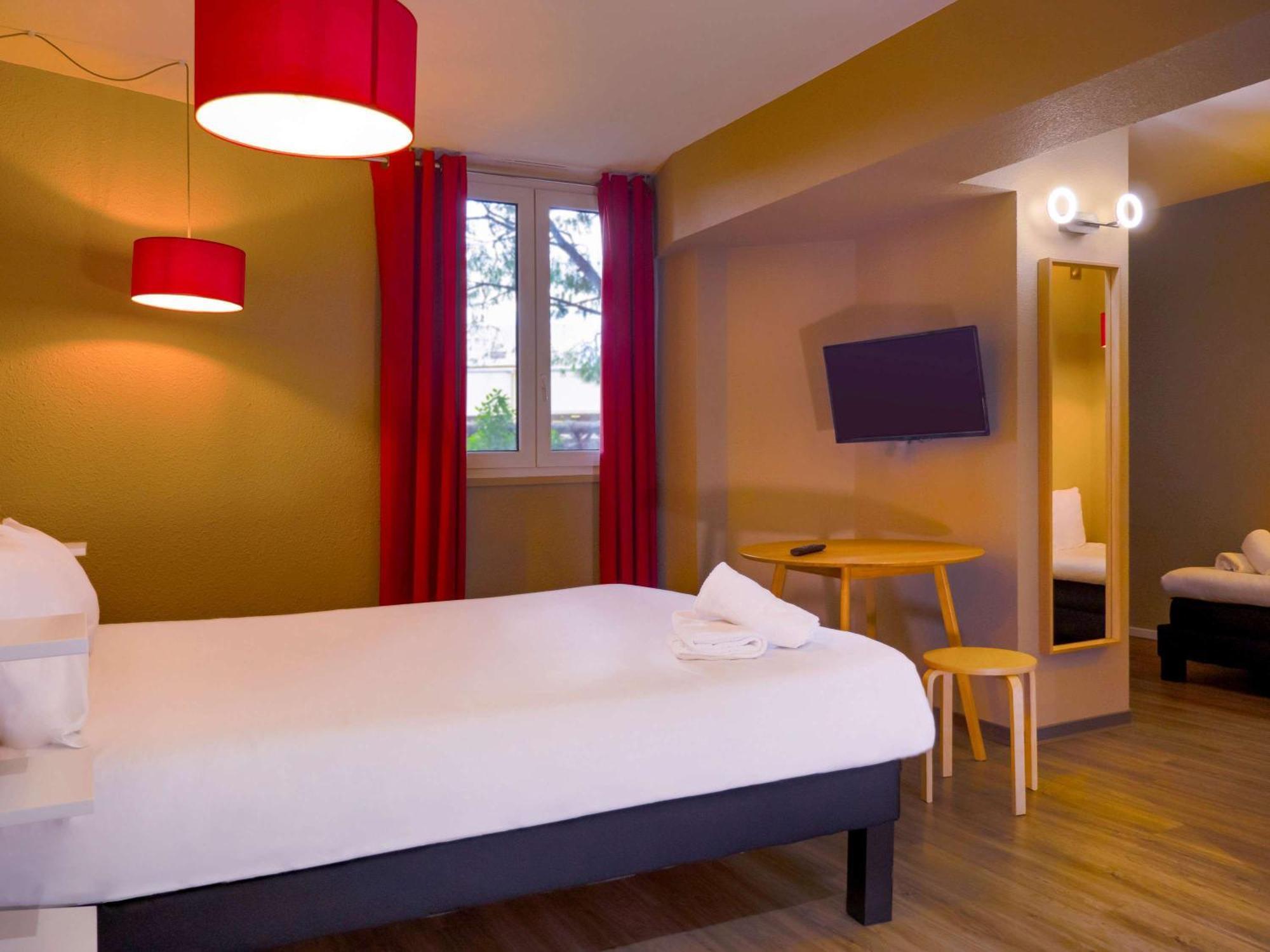 Hotel Ibis Arles Esterno foto