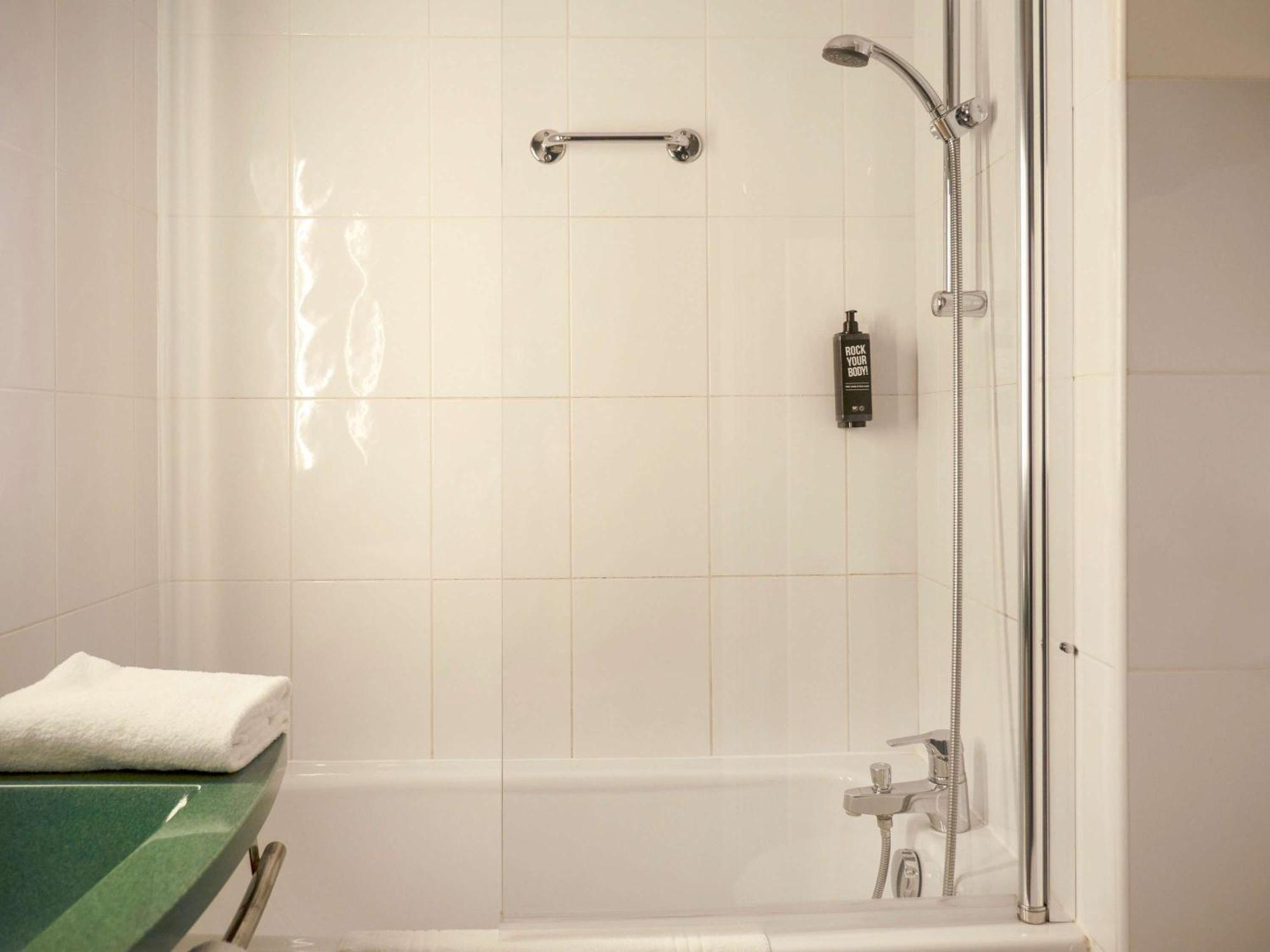 Hotel Ibis Arles Esterno foto
