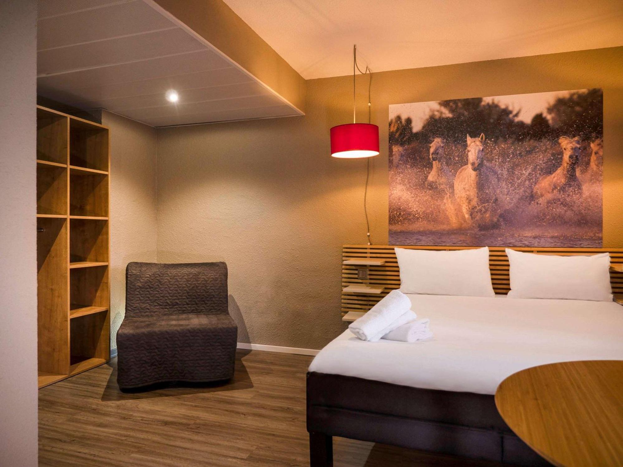 Hotel Ibis Arles Esterno foto