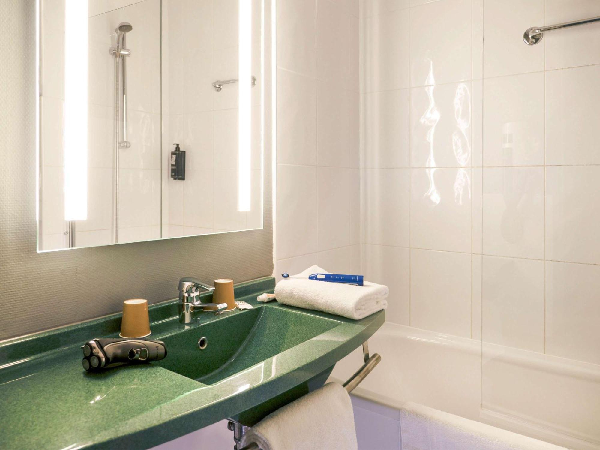 Hotel Ibis Arles Esterno foto