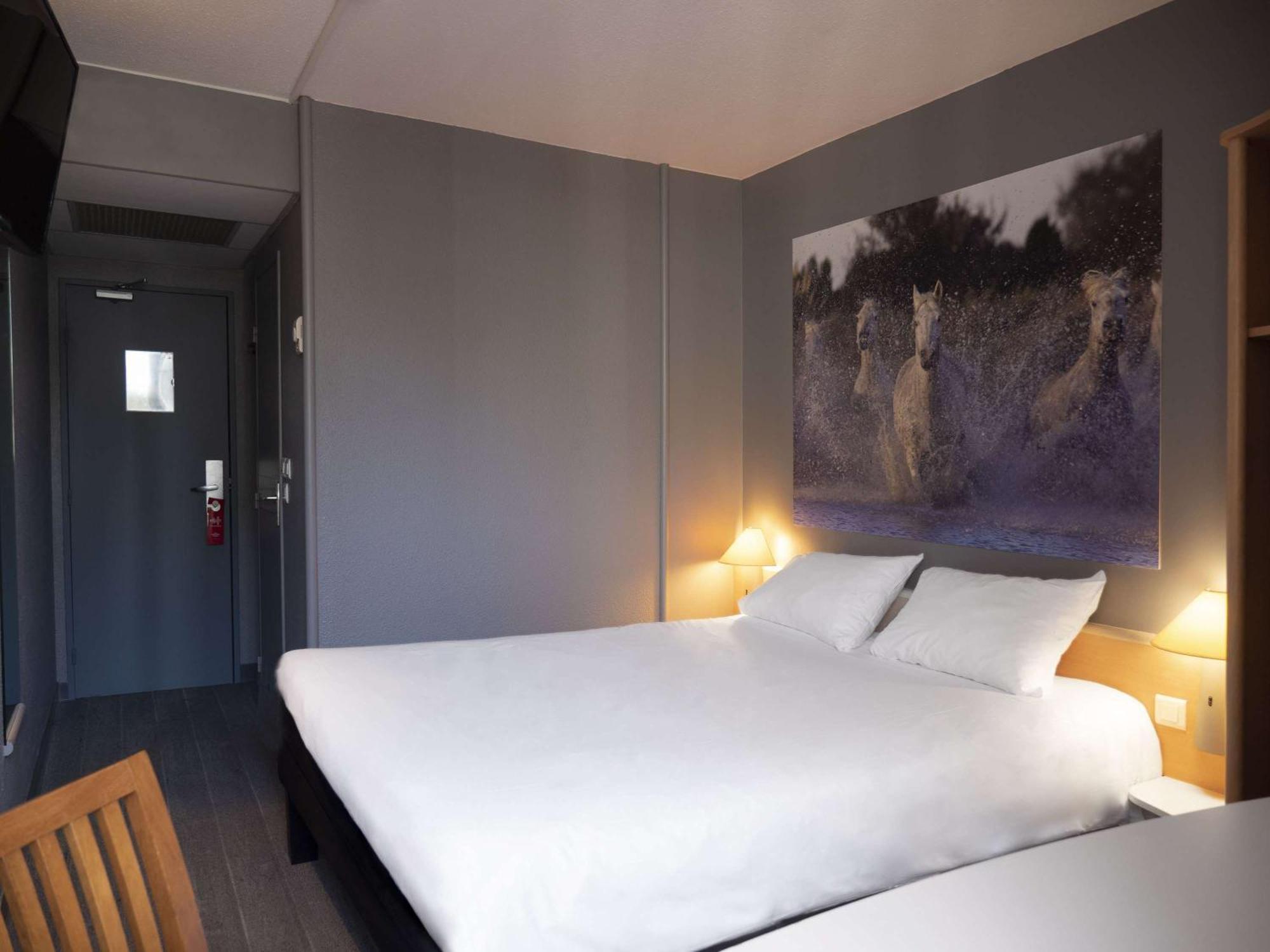 Hotel Ibis Arles Esterno foto