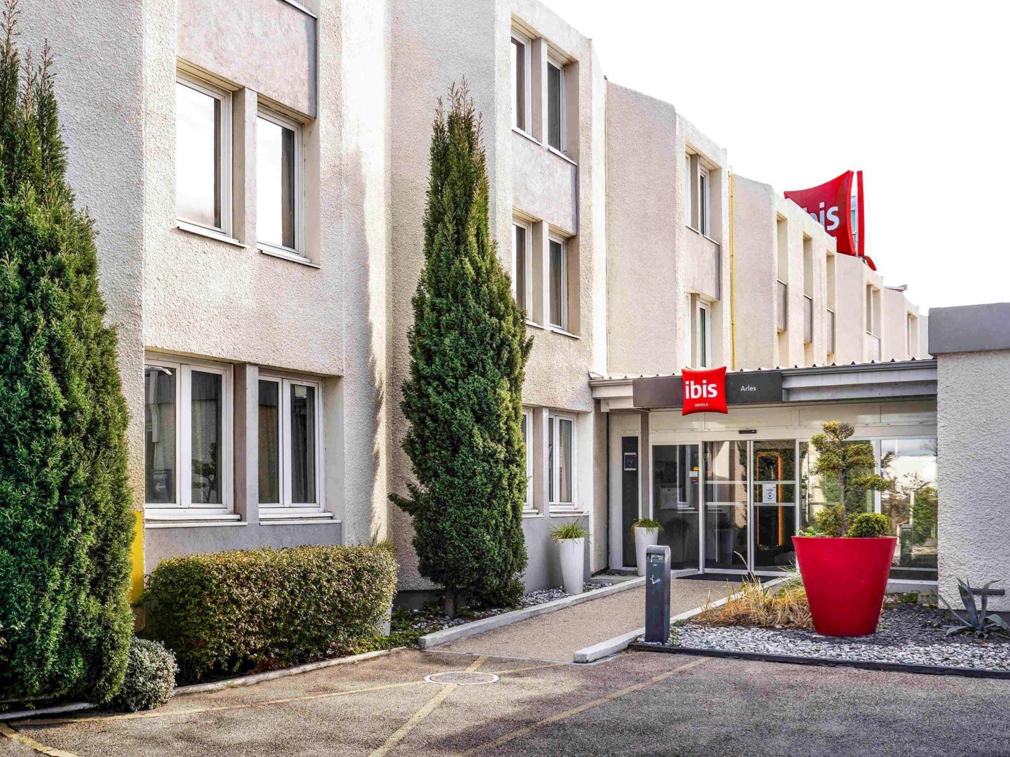 Hotel Ibis Arles Esterno foto
