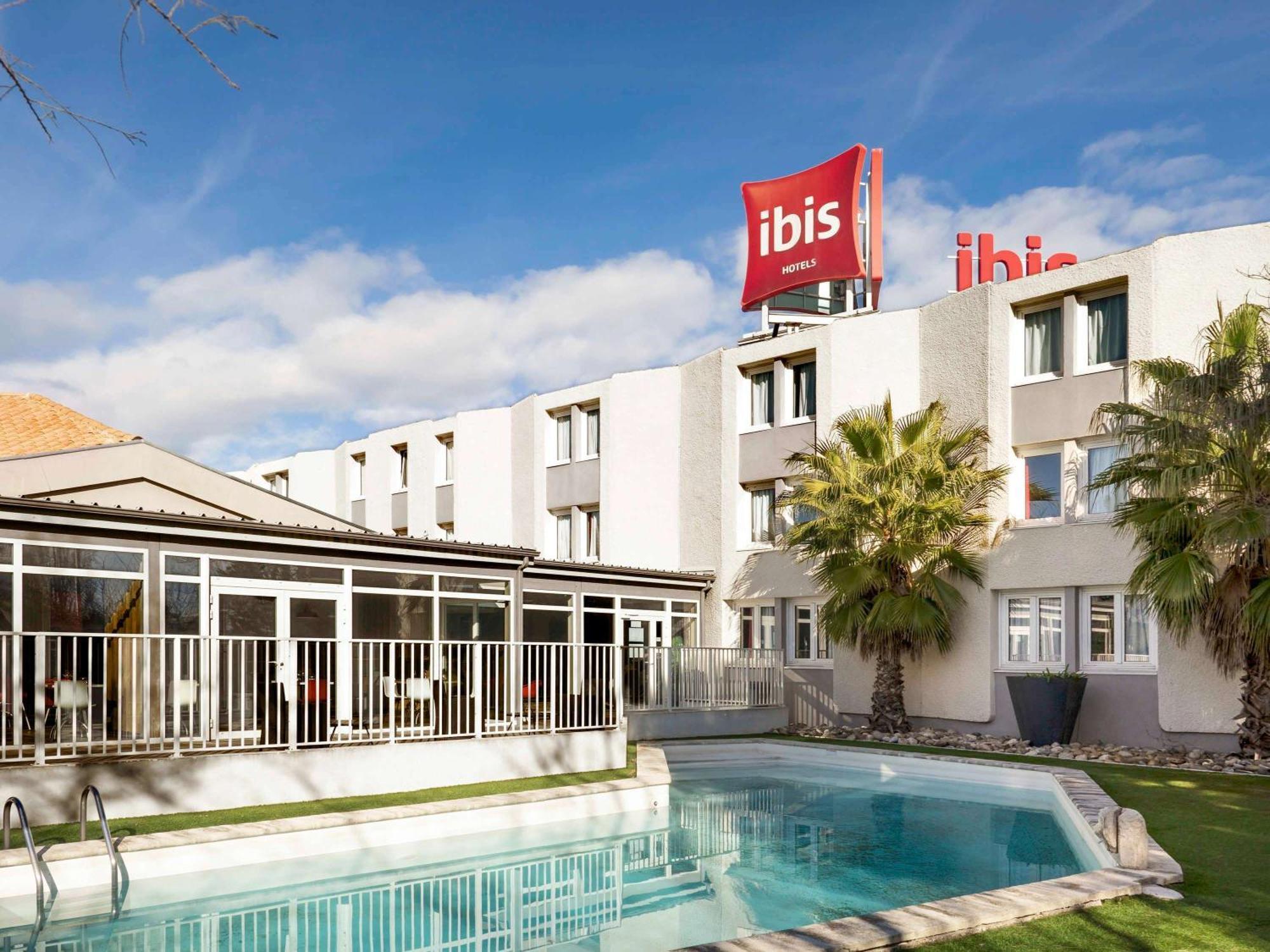 Hotel Ibis Arles Esterno foto