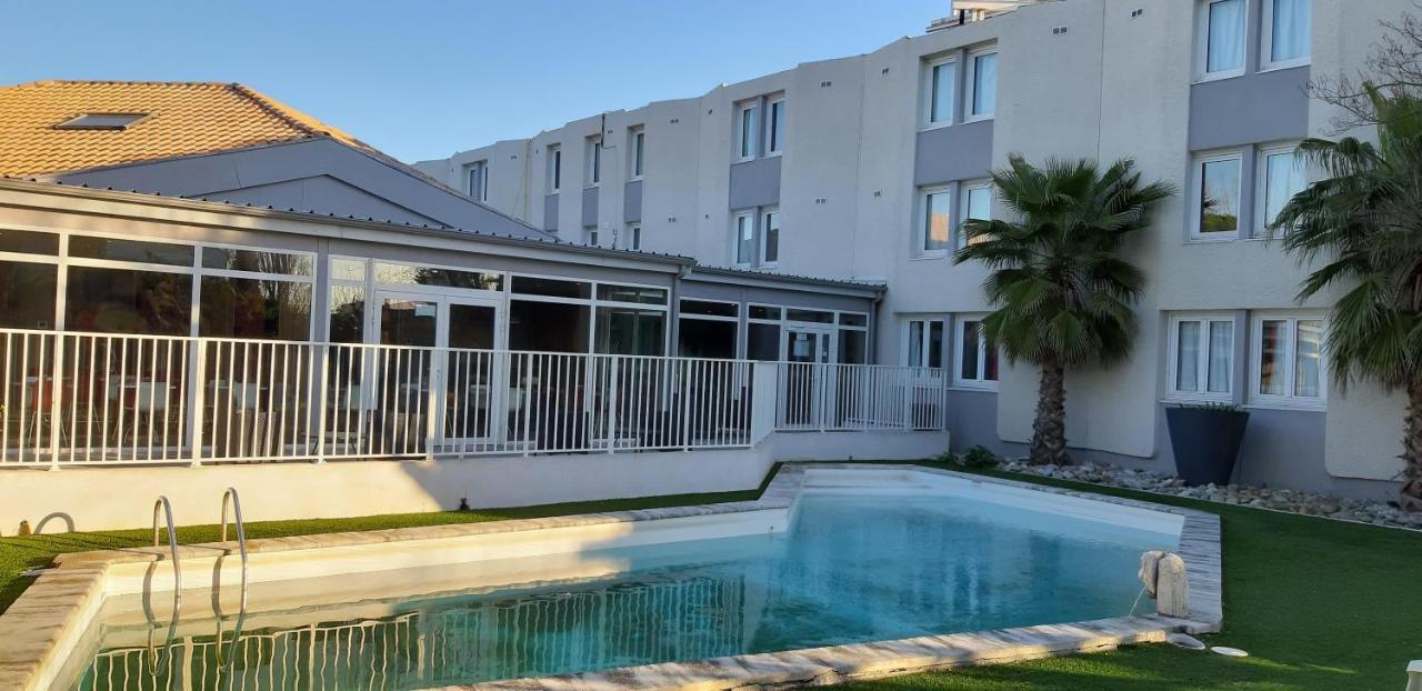 Hotel Ibis Arles Esterno foto